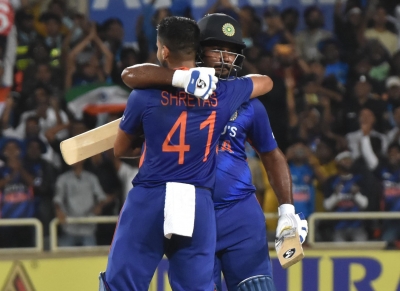 IND v SA, 2nd ODI: Iyer's unbeaten 113, Kishan's 93 give India an emphatic 7-wicket win over South Africa | IND v SA, 2nd ODI: Iyer's unbeaten 113, Kishan's 93 give India an emphatic 7-wicket win over South Africa