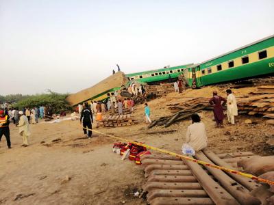 36 killed in Pakistan train collision | 36 killed in Pakistan train collision