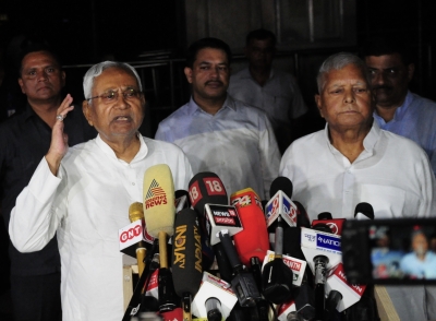 Opposition unity 'core' as Nitish and Lalu meet Sonia | Opposition unity 'core' as Nitish and Lalu meet Sonia