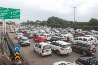 SAD protest leads to traffic congestion at Delhi-Gurugram border | SAD protest leads to traffic congestion at Delhi-Gurugram border