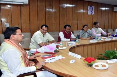 Uttarakhand CM holds emergency meet on Joshimath situation | Uttarakhand CM holds emergency meet on Joshimath situation