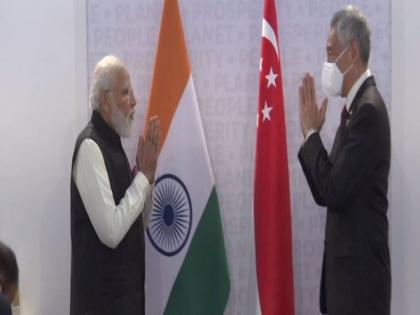 PM Modi meets Singapore counterpart Lee Hsein Loong | PM Modi meets Singapore counterpart Lee Hsein Loong