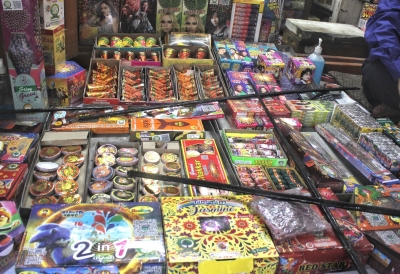 Raj govt bans sale of firecrackers, extends closure of schools | Raj govt bans sale of firecrackers, extends closure of schools