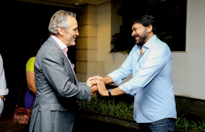 Chiranjeevi treats British Deputy High Commissioner to Telugu delicacies | Chiranjeevi treats British Deputy High Commissioner to Telugu delicacies