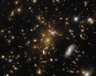Hubble telescope images light-bending galaxy cluster | Hubble telescope images light-bending galaxy cluster