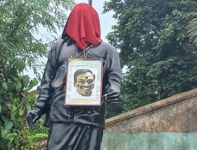 Tension in TN's Villupuram after Anna statue found desecrated | Tension in TN's Villupuram after Anna statue found desecrated Tension in TN's Villupuram after Anna statue found desecrated | Tension in TN's Villupuram after Anna statue found desecrated