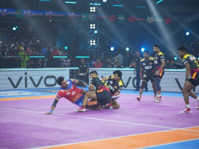 PKL 9: UP Yoddhas ride on Pardeep-Surender show to defeat Bengaluru Bulls 44-37 | PKL 9: UP Yoddhas ride on Pardeep-Surender show to defeat Bengaluru Bulls 44-37