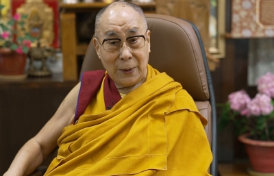 Dalai Lama prays for ailing Shinzo Abe | Dalai Lama prays for ailing Shinzo Abe