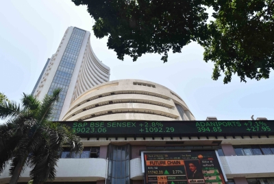 Expectations of healthy quarterly results push-up indices; realty stocks rise | Expectations of healthy quarterly results push-up indices; realty stocks rise