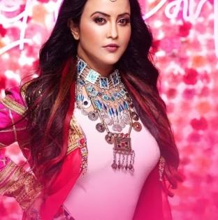 Shooting for 'Mood Banaleya' was like a real party for Amruta Fadnavis | Shooting for 'Mood Banaleya' was like a real party for Amruta Fadnavis