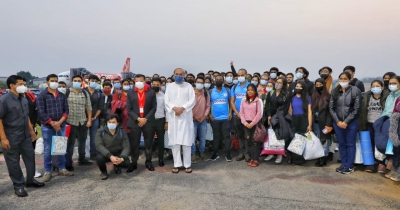 Odisha CM welcomes students returned from Ukraine | Odisha CM welcomes students returned from Ukraine Odisha CM welcomes students returned from Ukraine | Odisha CM welcomes students returned from Ukraine