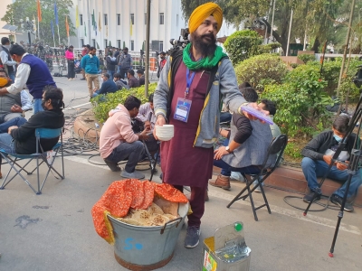 Langar service in full swing at Tikri Border | Langar service in full swing at Tikri Border