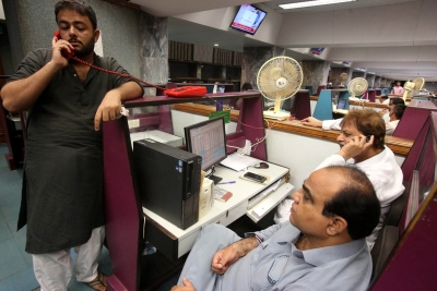 Pakistan set for worst month in dollar bonds and stocks as tension at LoC shakes investor confidence | Pakistan set for worst month in dollar bonds and stocks as tension at LoC shakes investor confidence Pakistan set for worst month in dollar bonds and stocks as tension at LoC shakes investor confidence | Pakistan set for worst month in dollar bonds and stocks as tension at LoC shakes investor confidence
