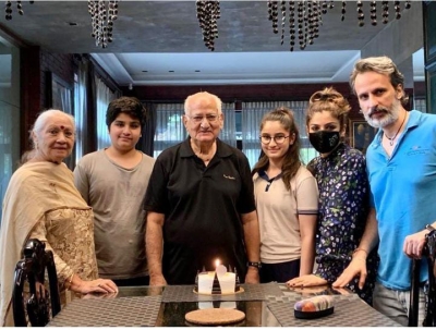 Raveena Tandon shares emotional post remembering her late dad Ravi on his birth anniversary | Raveena Tandon shares emotional post remembering her late dad Ravi on his birth anniversary