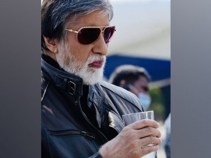 Amitabh Bachchan looks dapper, relishes lemonade on 'MayDay' sets | Amitabh Bachchan looks dapper, relishes lemonade on 'MayDay' sets
