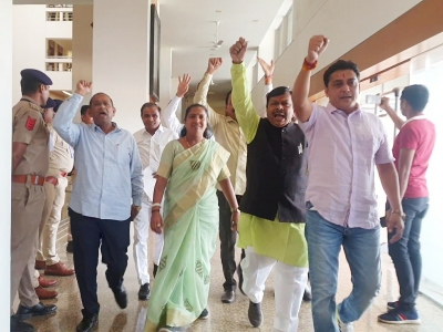 11 Congress MLAs suspended on last day of Gujarat Assembly amid din | 11 Congress MLAs suspended on last day of Gujarat Assembly amid din