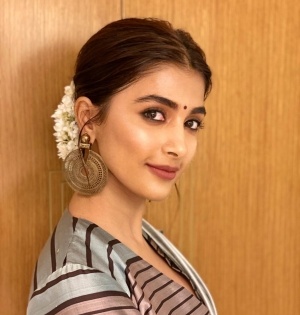 Pooja Hegde posts moments from 'Duvvada Jaggannadham' shoot | Pooja Hegde posts moments from 'Duvvada Jaggannadham' shoot