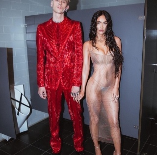 Machine Gun Kelly once stabbed himself while trying to woo Megan Fox | Machine Gun Kelly once stabbed himself while trying to woo Megan Fox