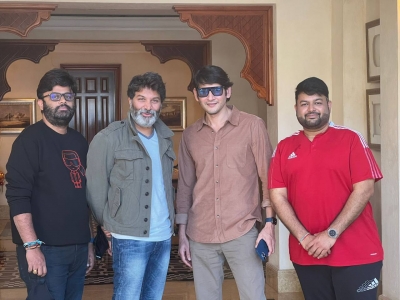 'Bheemla Nayak' team catches up with Mahesh Babu in Dubai to plan new film | 'Bheemla Nayak' team catches up with Mahesh Babu in Dubai to plan new film