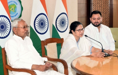 Despite Nitish's meeting with Mamata, Oppn tie-up unlikely in Bengal | Despite Nitish's meeting with Mamata, Oppn tie-up unlikely in Bengal