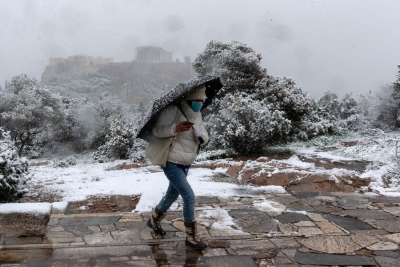 Cold wave grips Greece, snowfall disrupts traffic | Cold wave grips Greece, snowfall disrupts traffic