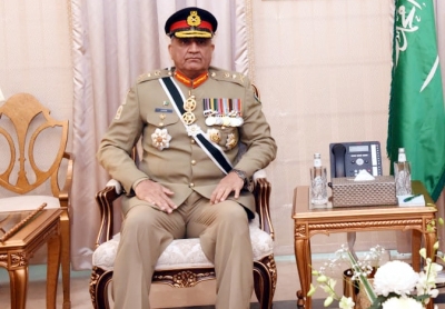 Pak army chief tells military, ISI to stay away from politics | Pak army chief tells military, ISI to stay away from politics