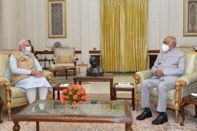 PM Modi meets President Kovind over security breach issue | PM Modi meets President Kovind over security breach issue
