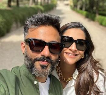 Anand Ahuja calls wife Sonam 'bestest pregers person ever' | Anand Ahuja calls wife Sonam 'bestest pregers person ever'