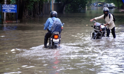 Waterlogging, traffic congestion in parts of Delhi | Waterlogging, traffic congestion in parts of Delhi