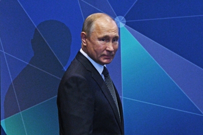 Putin honours Leningrad siege victims | Putin honours Leningrad siege victims