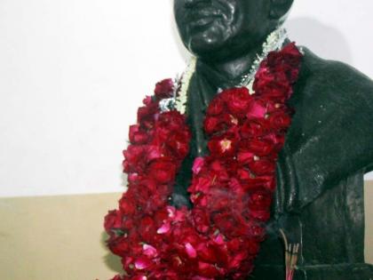 Nitish,Tejashwi pay tribute to Bharatiya Jan Sangh leader Deendayal Upadhyaya | Nitish,Tejashwi pay tribute to Bharatiya Jan Sangh leader Deendayal Upadhyaya