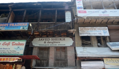 Story behind Srinagar signboard 'Javed Sheikh & daughters' | Story behind Srinagar signboard 'Javed Sheikh & daughters'
