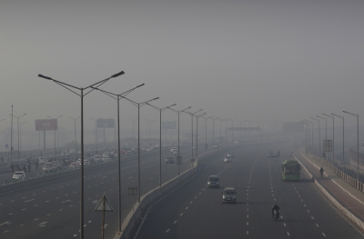 Delhi AQI slips to 'very poor', some stations 'severe' | Delhi AQI slips to 'very poor', some stations 'severe'