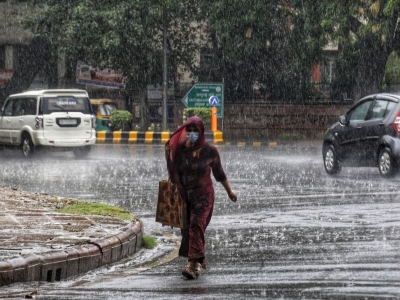 Delhi-NCR endures 'torture' weather, IMD says rainfall from Wed evening | Delhi-NCR endures 'torture' weather, IMD says rainfall from Wed evening