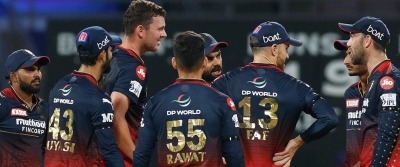 IPL 2022: RCB players wear black armbands to show solidarity with Harshal Patel | IPL 2022: RCB players wear black armbands to show solidarity with Harshal Patel
