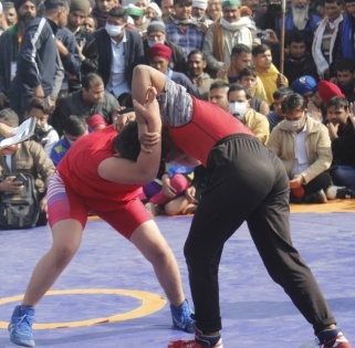 Wrestlers show support for farmers through wrestling event at Ghazipur | Wrestlers show support for farmers through wrestling event at Ghazipur