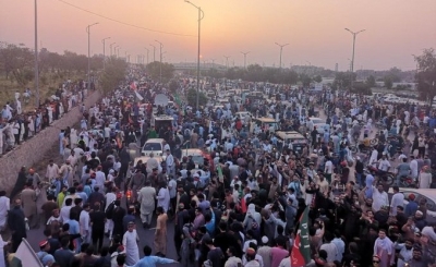 PTI protesters enter Islamabad Red Zone | PTI protesters enter Islamabad Red Zone