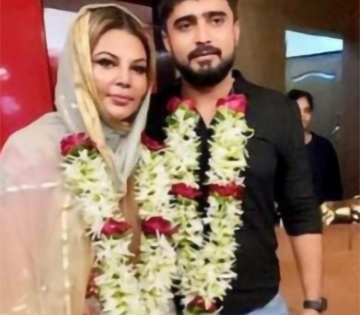 Rakhi Sawant's husband Adil Khan Durrani held after actress levels assault charges | Rakhi Sawant's husband Adil Khan Durrani held after actress levels assault charges