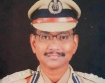 JD(S) alleges BJP-Cong collusion to 'finish off' K'taka Dalit IPS officer | JD(S) alleges BJP-Cong collusion to 'finish off' K'taka Dalit IPS officer JD(S) alleges BJP-Cong collusion to 'finish off' K'taka Dalit IPS officer | JD(S) alleges BJP-Cong collusion to 'finish off' K'taka Dalit IPS officer