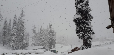 Light to moderate rain, snow forecast in Kashmir | Light to moderate rain, snow forecast in Kashmir