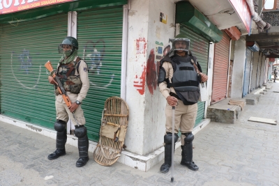 Strict restrictions to continue on all religious gatherings in Kashmir | Strict restrictions to continue on all religious gatherings in Kashmir