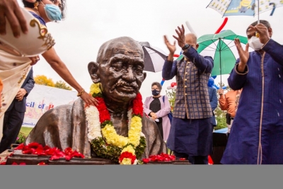NY town honours Gandhi by installing statue | NY town honours Gandhi by installing statue