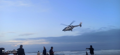 Indian Coast Guard airlifts 11 fishermen stranded in Bay of Bengal | Indian Coast Guard airlifts 11 fishermen stranded in Bay of Bengal Indian Coast Guard airlifts 11 fishermen stranded in Bay of Bengal | Indian Coast Guard airlifts 11 fishermen stranded in Bay of Bengal
