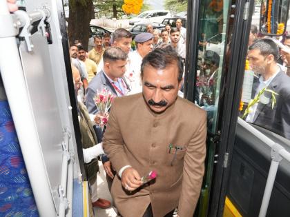 Himachal CM travels in e-bus to attend Cabinet meeting | Himachal CM travels in e-bus to attend Cabinet meeting