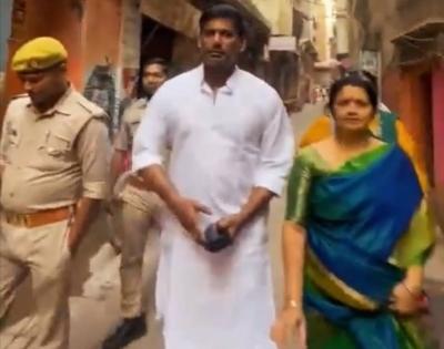 Tamil star Vishal undertakes spiritual trip to Varanasi with family | Tamil star Vishal undertakes spiritual trip to Varanasi with family