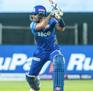 IPL 2022: Suryakumar sparkles with unbeaten 68 as Mumbai post 151/6 against Bangalore | IPL 2022: Suryakumar sparkles with unbeaten 68 as Mumbai post 151/6 against Bangalore