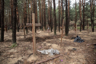 Bodies exhumed from forest graves in Ukraine's Izyum | Bodies exhumed from forest graves in Ukraine's Izyum