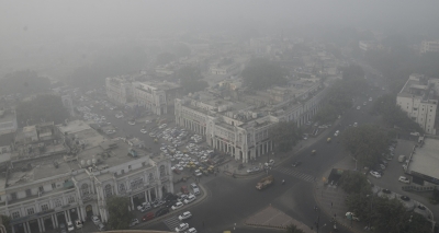 Delhi: Air quality slightly improves from 'severe' to 'very poor' | Delhi: Air quality slightly improves from 'severe' to 'very poor'
