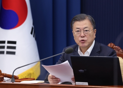 S.Korean President's approval rating falls to 42.4% | S.Korean President's approval rating falls to 42.4%
