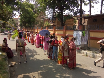 Bengal bypolls continue peacefully | Bengal bypolls continue peacefully